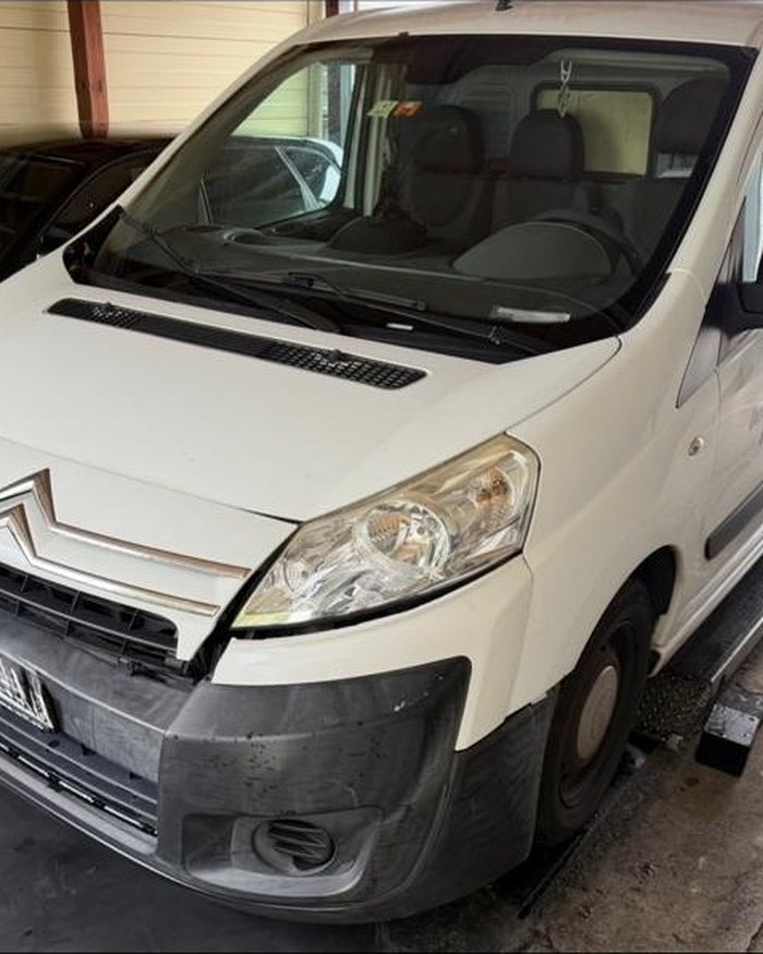 Citro&euml;n Jumpy in der Werkstatt, Frontpartie demontiert