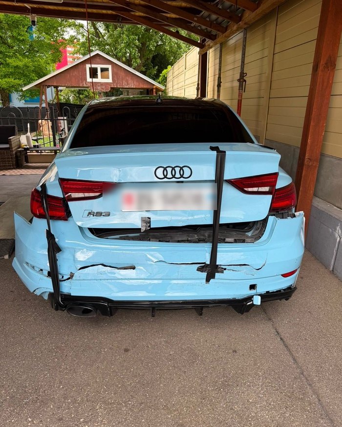 Audi RS3 mit Unfallschaden am Heck